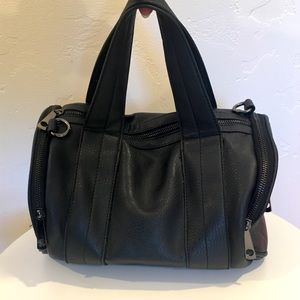 Kiss Me Couture Small Bag / Super Cute Pink Interior / Used Good Condition 🖤💗